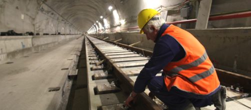 Tav: inaugurati i primi 9 chilometri, a fronte dei 115 complessivi, del tunnel di base del Tav: all'inaugurazione era assente il governo italiano