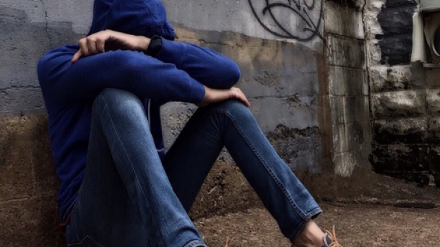 UK, Bailey rischia di perdere i testicoli per una mania folle