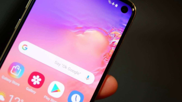 Samsung Galaxy S11 pourrait avoir un trou plus petit et un SoC à 5 ... - socialbuzz.fr