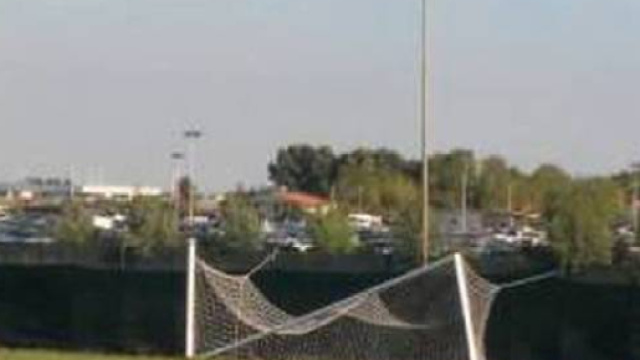 Mesagne, porta da calcio cade su un ragazzino di 14 anni: ferito gravemente