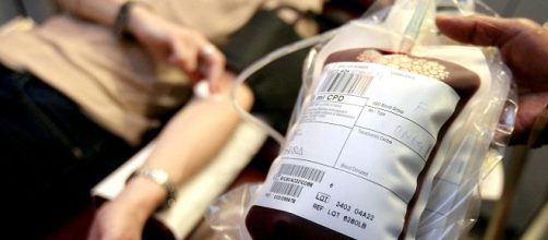 Una 70 enne testimone di Geova è morta per aver rifiutato una trasfusione di sangue.