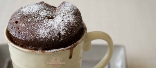 Haz un “mug cake” de chocolate de forma fácil