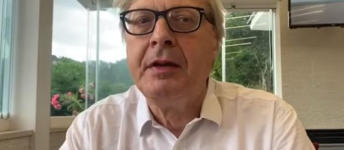 Sgarbi non manca di criticare il premier Conte.