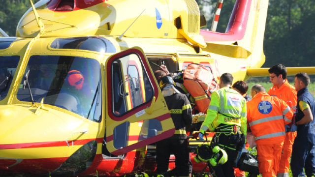 Macerata, 19enne travolta da un furgone