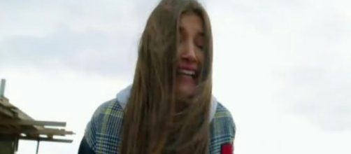Bitter Sweet, trama del 9 settembre: il ricatto di Hakan a Nazli porta Asuman a tentare il suicidio