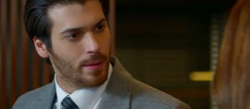 Dolunay, trame finali: Ferit apprende che suo padre ha ucciso quello di Hakan