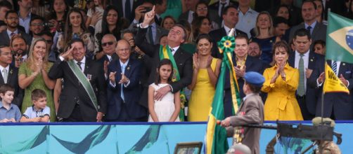 Bolsonaro assistiu aos desfiles com Edir Macedo e Silvio Santos. (Arquivo Blasting News)