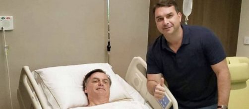 Flávio Bolsonaro, filho do presidente, acompanha a recuperação do pai. (Reprodução/Twitter/@flaviobolsonaro