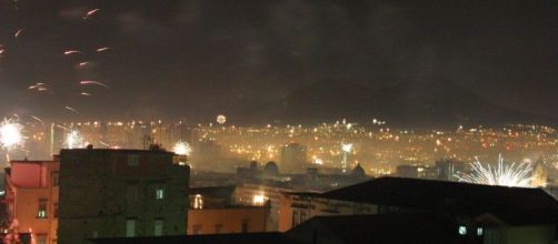 Napoli, Capodanno è un bollettino da guerra: 12 persone ferite nelle prime due ore dell'anno.