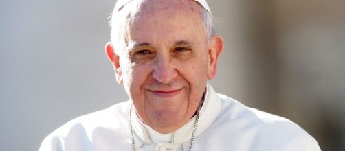 Papa Francesco nel mirino del web, lui: ‘Ho dato un cattivo esempio’.