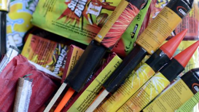 Capodanno 2020 tragico: ragazzo perde la vita ad Ascoli Piceno per spegnere un incendio, altri feriti in tutta Italia