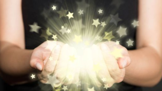 Predizioni zodiacali domenica 12 gennaio: belle notizie per il Leone, sottotono l'Acquario