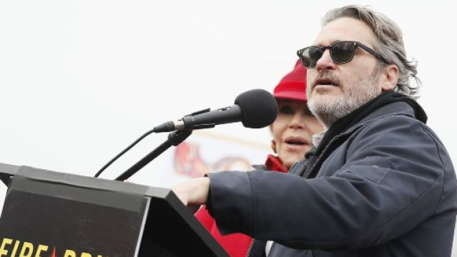 Joaquin Phoenix è stato arrestato a Washington durante la manifestazione dei Fire Drill Days - Credit: inprime.it