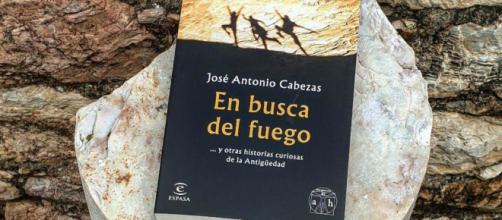 Portada del libro 'En Busca del fuego', de José Antonio Cabezas Vigara.