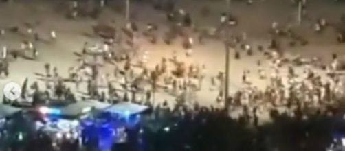 Tumulto em Copacabana após o show do Bloco da Favorita. (Reprodução/Instagram/@leodias)