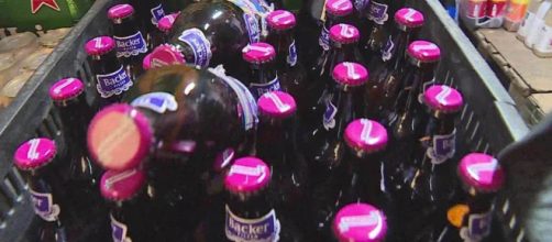 Vigilância Sanitária recolhe cervejas de lote investigado com substância possivelmente tóxica. (Reprodução/TV Globo)