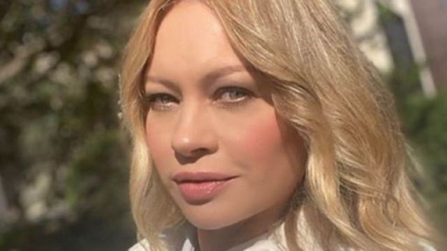 Anna Falchi, intevistata da Caterina Balivo a Vieni da me su Rai 1