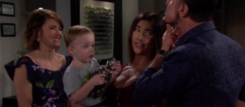 Beautiful, trame Usa: Steffy vuole dire la verità sul bacio al Spencer, Thomas la blocca