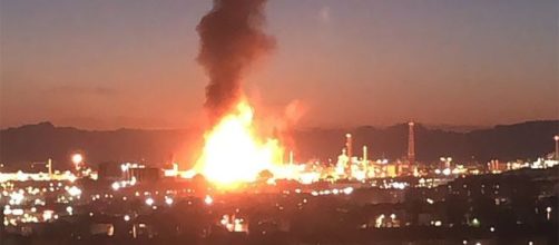 Una fuerte explosión causa un incendio en una empresa petroquímica en Tarragona