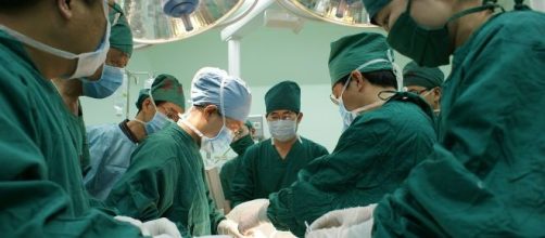Algunos procedimientos quirúrgicos y materiales utilizados suponen un alto riesgo para los pacientes.