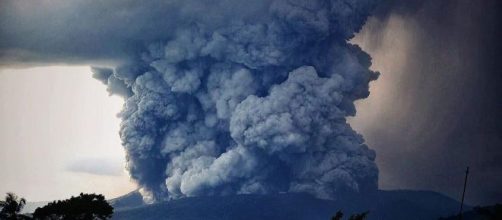 Eruzione vulcano Taal nelle Filippine.