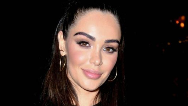 Nabilla part à Los Angeles pour une nouvelle chirurgie esthétique hors de prix. @Snapchat : Aqababe.