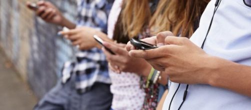 Modena, foto osé scambiate sul web: 6 studenti indagati, le protagoniste: 'Che male c'è?'