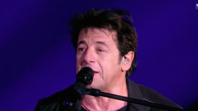 Patrick Bruel s'est bless&eacute; lors de la r&eacute;p&eacute;tition du concert des Enfoir&eacute;s. Credit: Capture/ TF1