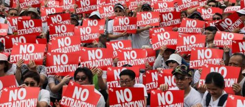 Hong Kong, 400 manifestanti arrestati al primo corteo pro democrazia del 2020 - Credit: 2duerighe.com