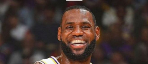 LeBron James en a encore sous le pied (Credit : NBA Twitter)