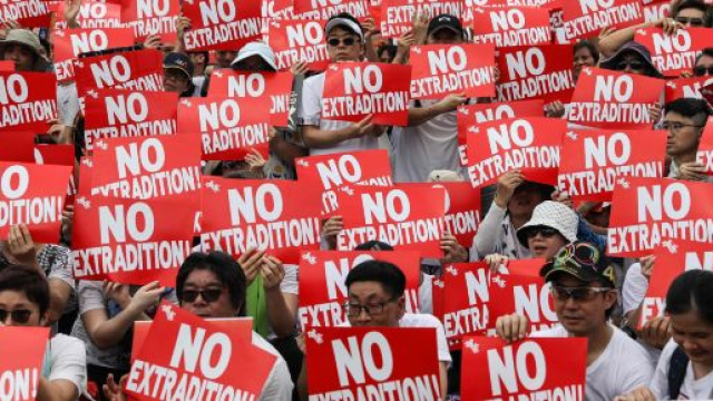 Hong Kong, 400 manifestanti arrestati al primo corteo pro democrazia del 2020 - Credit: 2duerighe.com