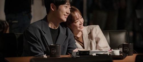 O casal Jung Hae In e Han Ji Min vivem um romance conturbado. (Divulgação/Netflix)