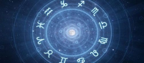 Previsioni astrologiche per mercoledì 22 gennaio: Cancro e Sagittario in gran forma, novità per lo Scorpione.