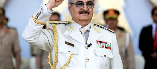 Il generale e politico libico Haftar.