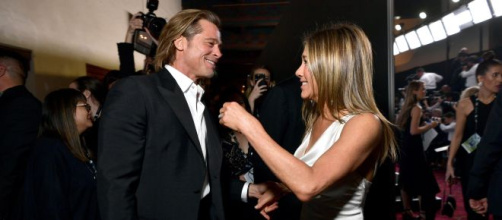 Brad Pitt et Jennifer Aniston, le retour de flamme ? Credit: Twitter/ E!News