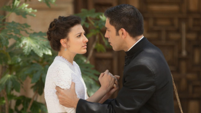 Anticipazioni delle puntate di 'Una Vita': Lucia bacia Telmo.