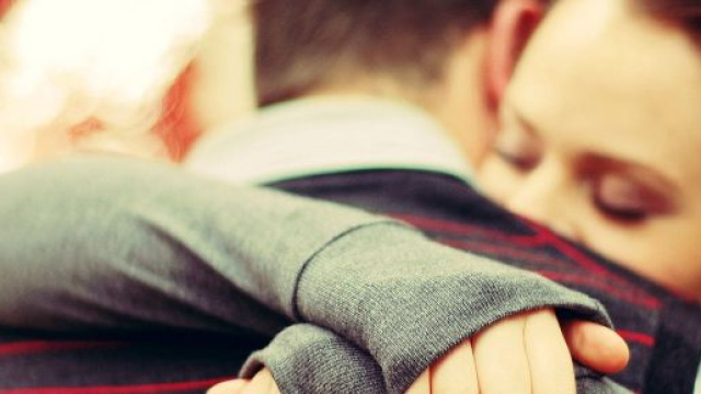 I 6 motivi che rendono gli abbracci benefici per la salute.