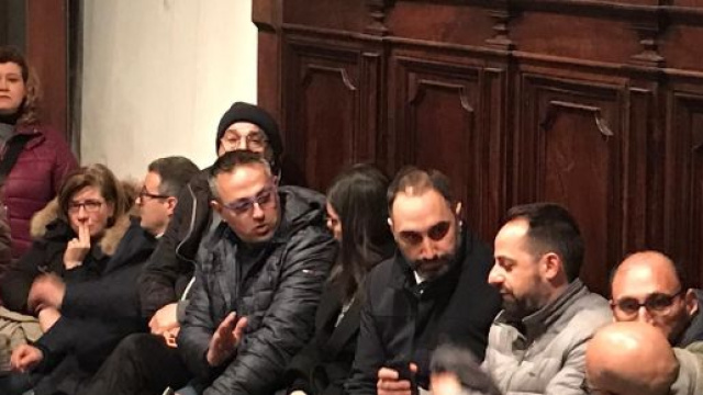 Novolegno, lavoratori occupano sala consiliare.