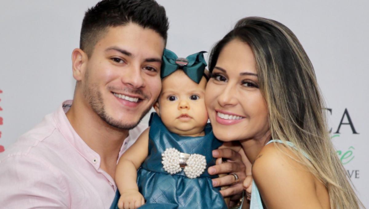 Mayra Cardi E Arthur Aguiar Dao Carro De Presente Para A Baba De Sua Filha