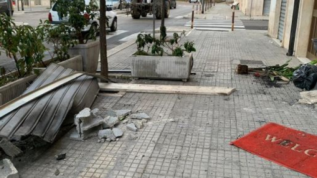 Brindisi, ordigno esplode davanti ad un bar al rione Commenda.