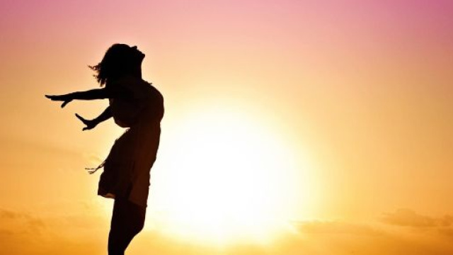 L'oroscopo del 24 gennaio: venerdì fortunato per la Bilancia, riflessioni per i Gemelli
