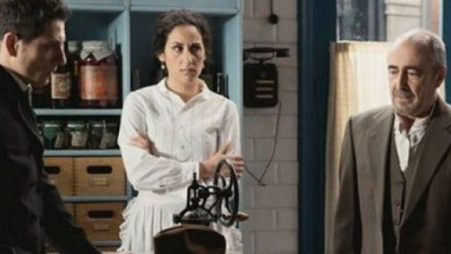 Una Vita, trame: Ramon dimostra ad Antonito e Lolita di non essere l’assassino di Celia