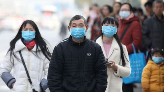Coronavirus: i cittadini cinesi si proteggono.