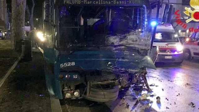Roma, incidente a Tivoli Terme tra auto e bus Cotral: morti due ragazzi | tusciaweb.eu