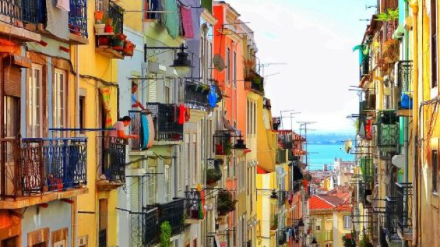 Portogallo, il governo introduce un'aliquota del 10% sulle pensioni degli europei che si trasferiranno nel Paese