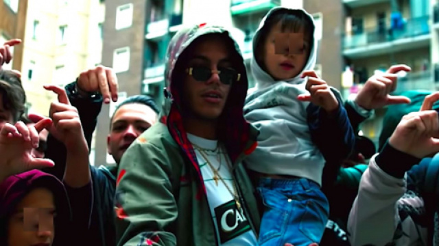 Sfera Ebbasta nel video di 'Ciny', girato a Cinisello Balsamo.