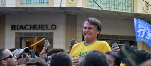 Logo após sofrer o ataque criminoso Bolsonaro foi levado as pressas para o hospital em Juiz de Fora (MG). (Arquivo: Blasting News)