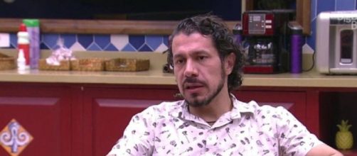 Rômulo faz críticas ao 'BBB'. (Reprodução/TV Globo)