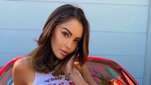 Nabilla après Los Angeles, va à Paris avec sa famille. Credit: Instagram/nabilla