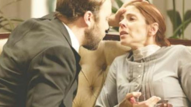 Il Segreto spoiler: Fernando pone fine alla vita di Dori dopo averla baciata